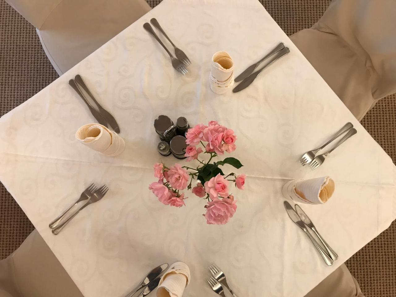 Hotel Otdih Kavarna Bagian luar foto