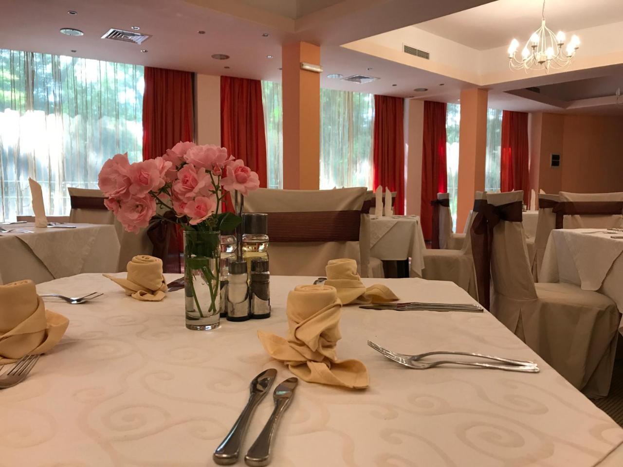 Hotel Otdih Kavarna Bagian luar foto